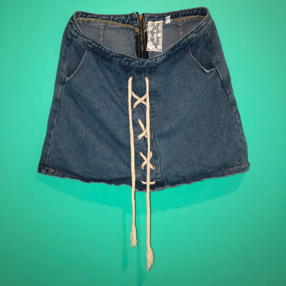 trendy jean skirt with zipper & white tie!